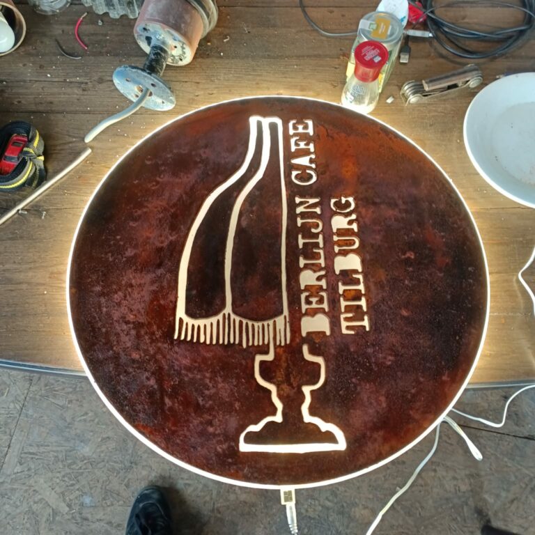 cafe Berlijn Tilburg logo maatwerk door astronoud works